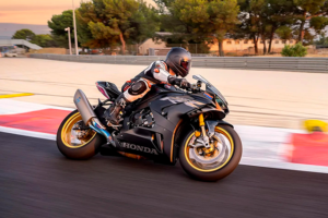 Concessionária Honda Kaito Motos Ivaiporã | Motos Honda 0 KM é na Honda Kaito Motos de Ivaiporã , conheça mais CBR 1000RR-R FIREBLADE SP 30 anos nunca passaram tão rápido.