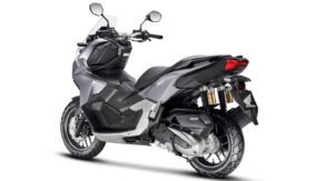 A HONDA ADV 2025 apresenta um design imponente, arrojado e cheio de estilo. Tudo isso para você viver a melhor aventura. Melhores condições somente na concessionária KAITO MOTOS.
