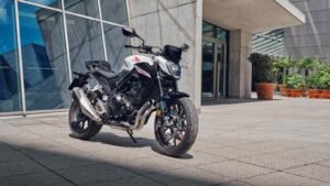 Nova Honda Hornet 500, novo design agressivo e moderno.