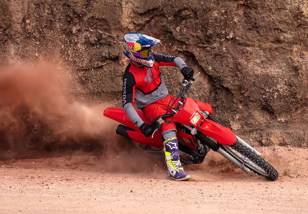 Moto Honda CRF 300F off-road em ação. Veja esse lançamento aqui na Kaito Motos!