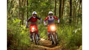 Moto Honda CRF 300F off-road em ação. Veja esse lançamento aqui na Kaito Motos!