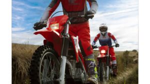 Moto Honda CRF 300F off-road em ação. Veja esse lançamento aqui na Kaito Motos!