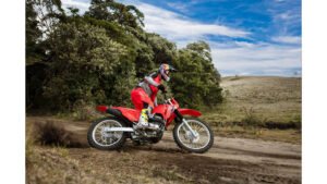 Moto Honda CRF 300F off-road em ação. Veja esse lançamento aqui na Kaito Motos!
