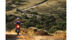 Moto Honda CRF 300F off-road em ação. Veja esse lançamento aqui na Kaito Motos!