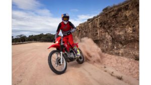 Moto Honda CRF 300F off-road em ação. Veja esse lançamento aqui na Kaito Motos!