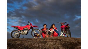 Moto Honda CRF 300F off-road em ação. Veja esse lançamento aqui na Kaito Motos!