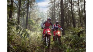 Moto Honda CRF 300F off-road em ação. Veja esse lançamento aqui na Kaito Motos!